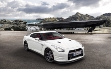  Nissan GT-R   